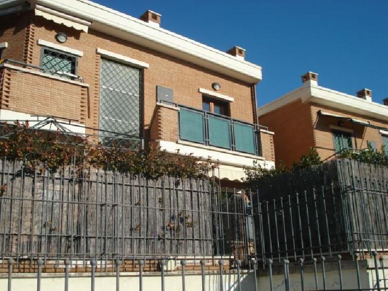 Appartamento in Affitto a Roma Via Lea Padovani