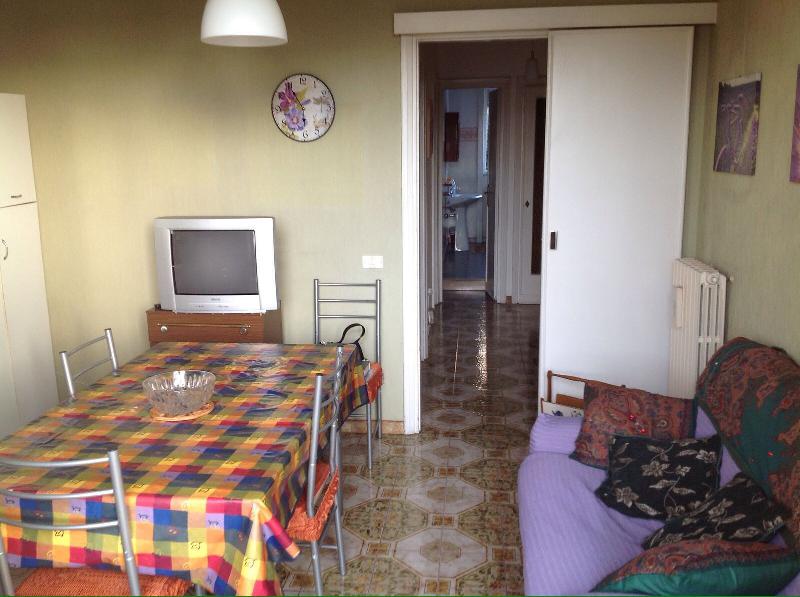 Appartamento via Adige 8  - foto 3