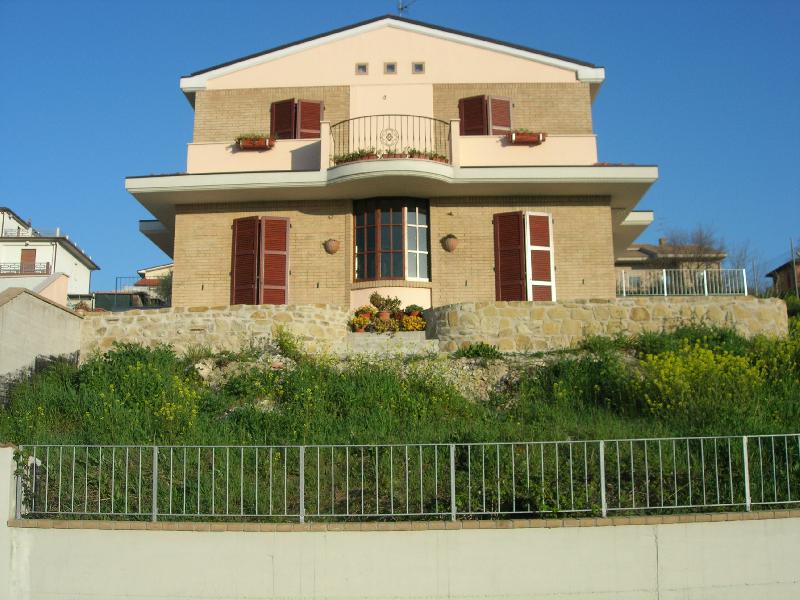Casa indipendente, Camerata Picena