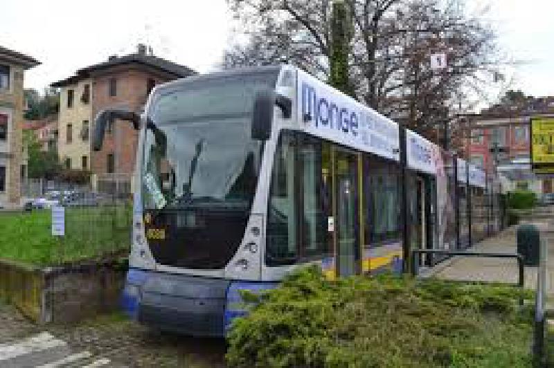 Appartamento piazza hermada  loading=