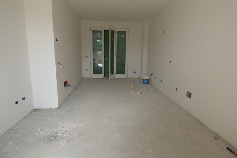 Appartamento via Sarzanese  - foto 2