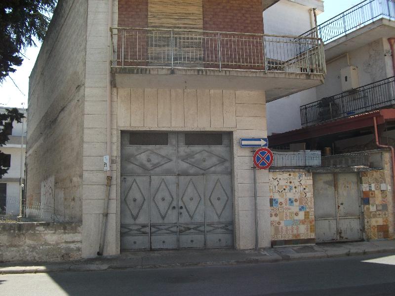 Palazzo / Stabile via Monsignor Laera 133  - foto 3