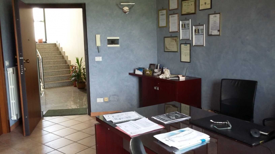 Appartamento via Rossetti 71  loading=