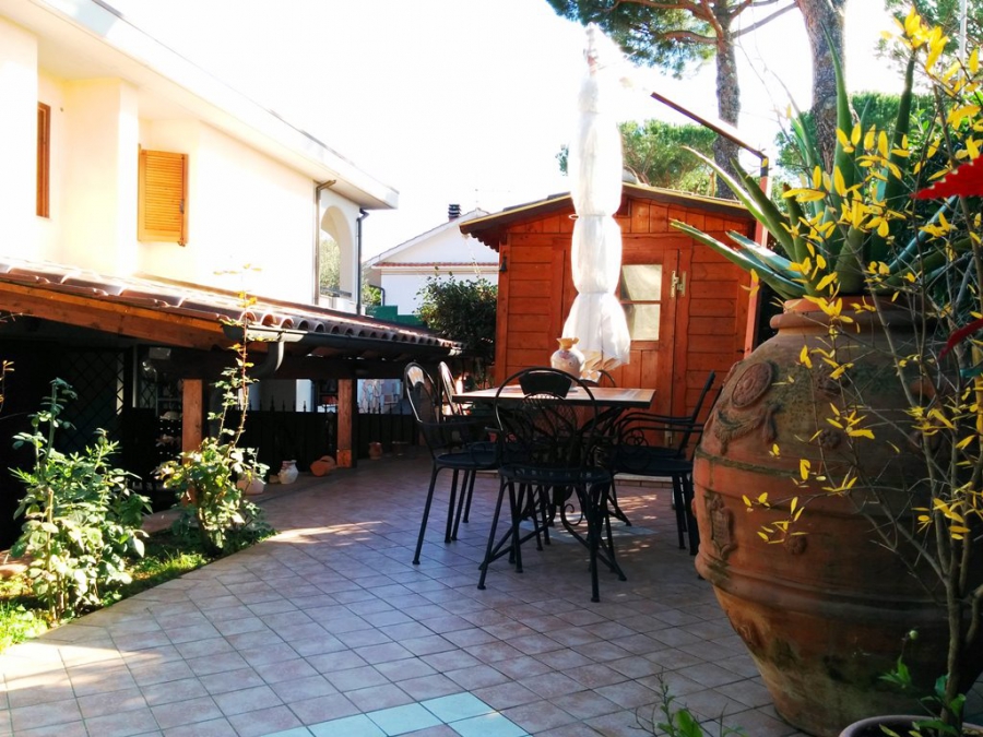 Villa Via Fermignano  - foto 6