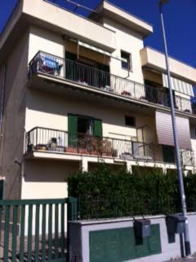 Appartamento via Arona , 52  loading=