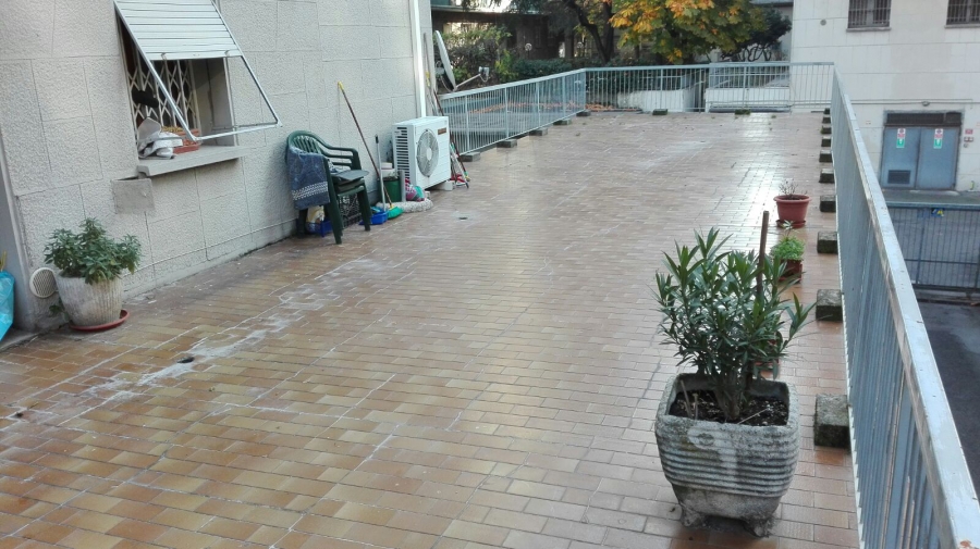 Appartamento via mezzofanti  loading=