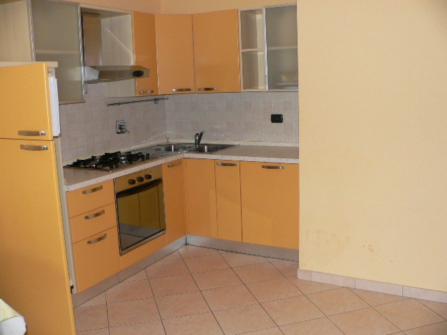 Appartamento via Foscolo 22  - foto 2
