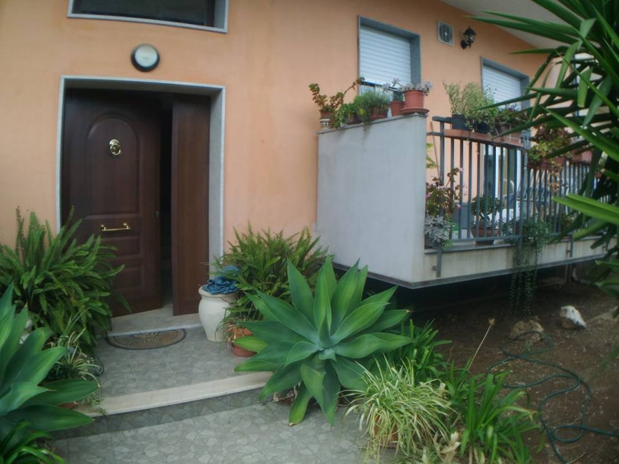 Palazzo / Stabile via delle orchidee 31  - foto 2