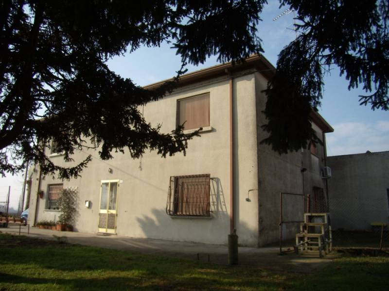 Casa indipendente via per lagosanto, Codigoro