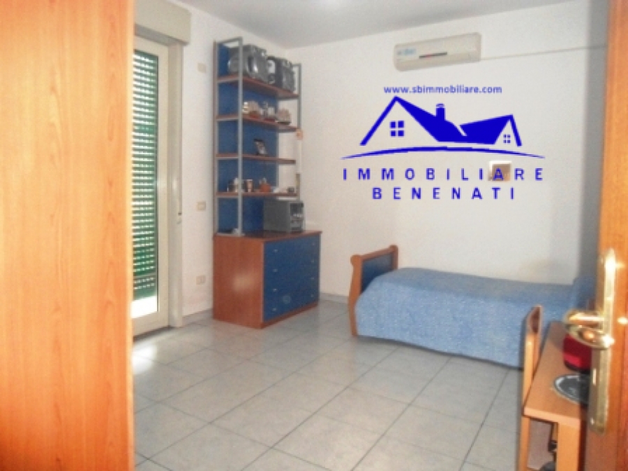 Appartamento via Anna Frank  - foto 4