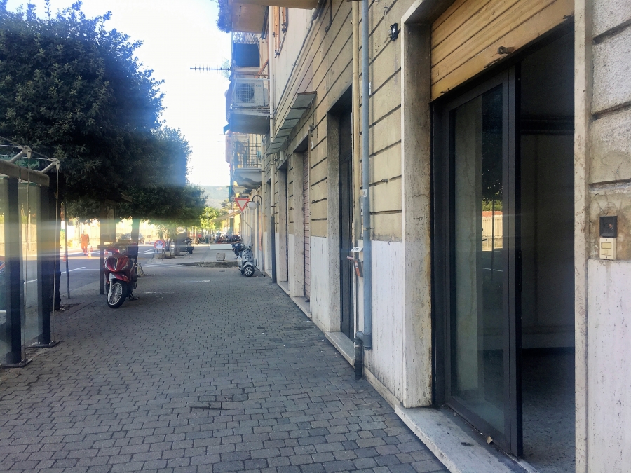 Locale commerciale Viale San Bartolomeo, 693  - foto 2