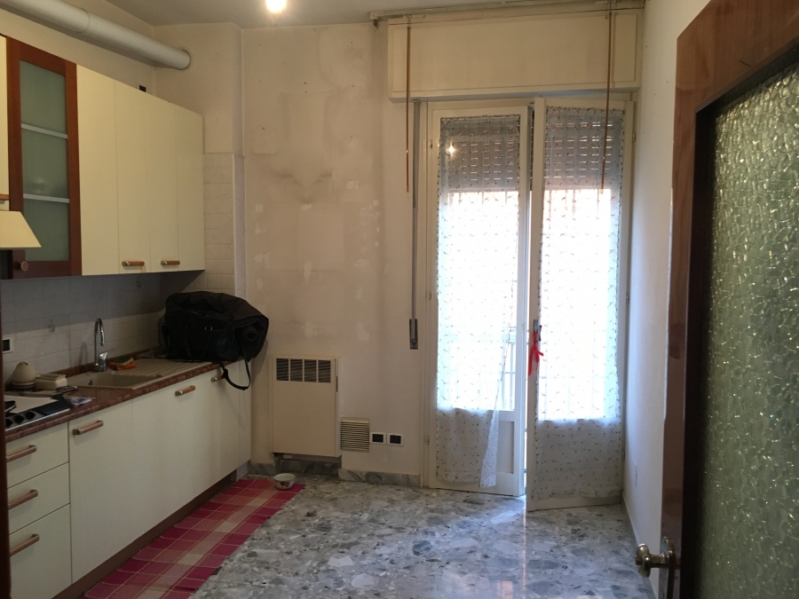 Appartamento via Canonici 12  loading=