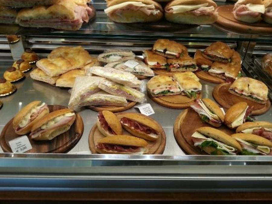 Bar - Pub e Locali notturni PIAZZA AZZARITA  - foto 4