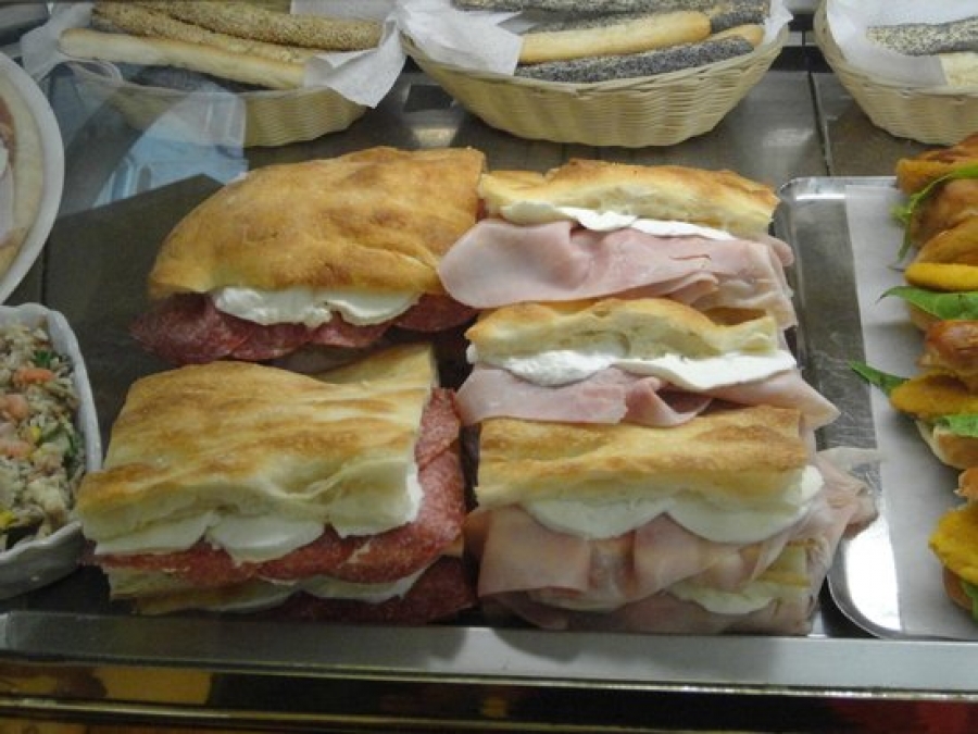 Bar - Pub e Locali notturni PIAZZA AZZARITA  - foto 5