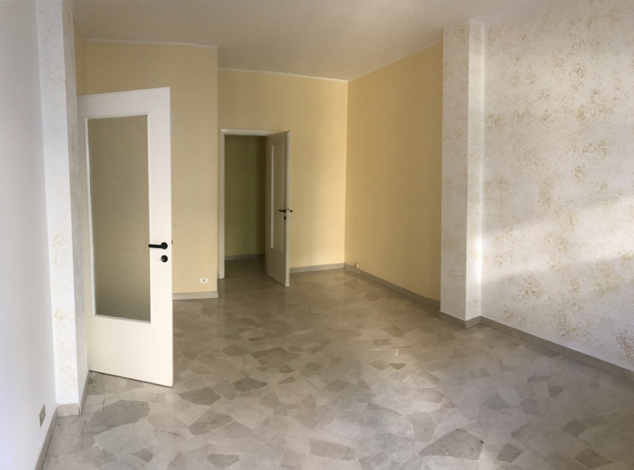 Appartamento via biancamano 2  loading=