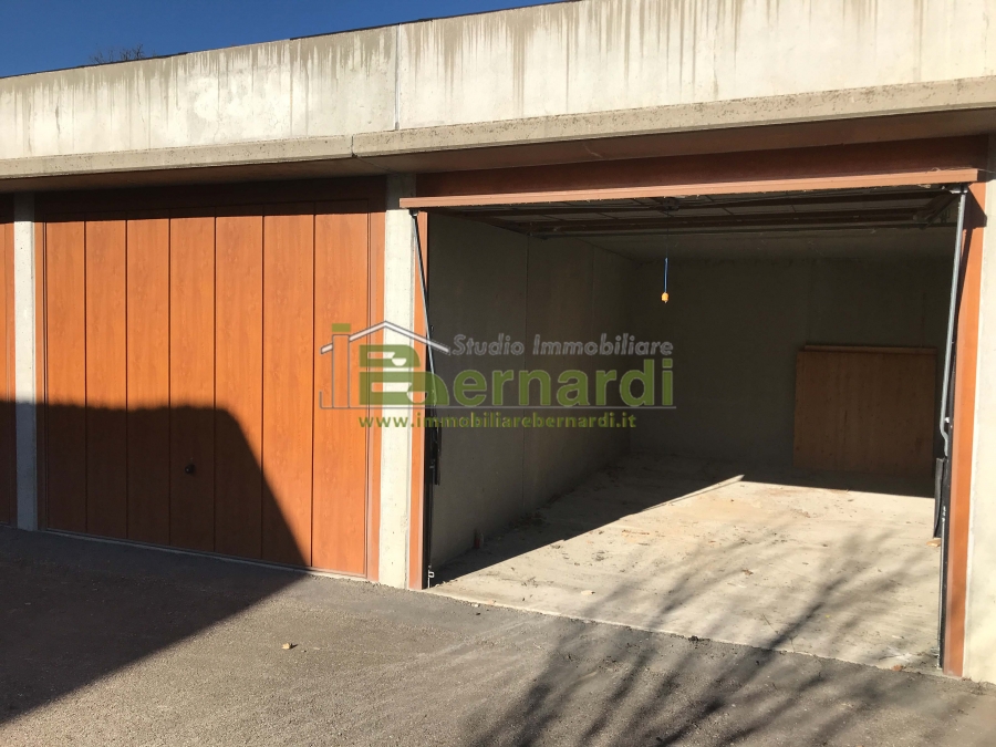 Box - Garage - Posto Auto Via Fontanine 2-22  - foto 3