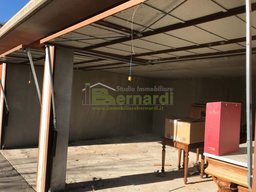 Box - Garage - Posto Auto Via Fontanine 2-22  - foto 4