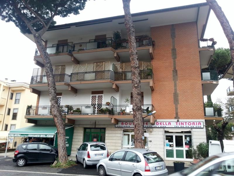 Appartamento via santovetti 14  loading=