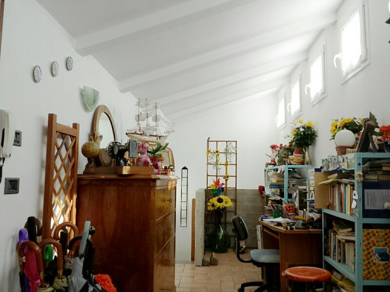 Appartamento via lavagnini  loading=