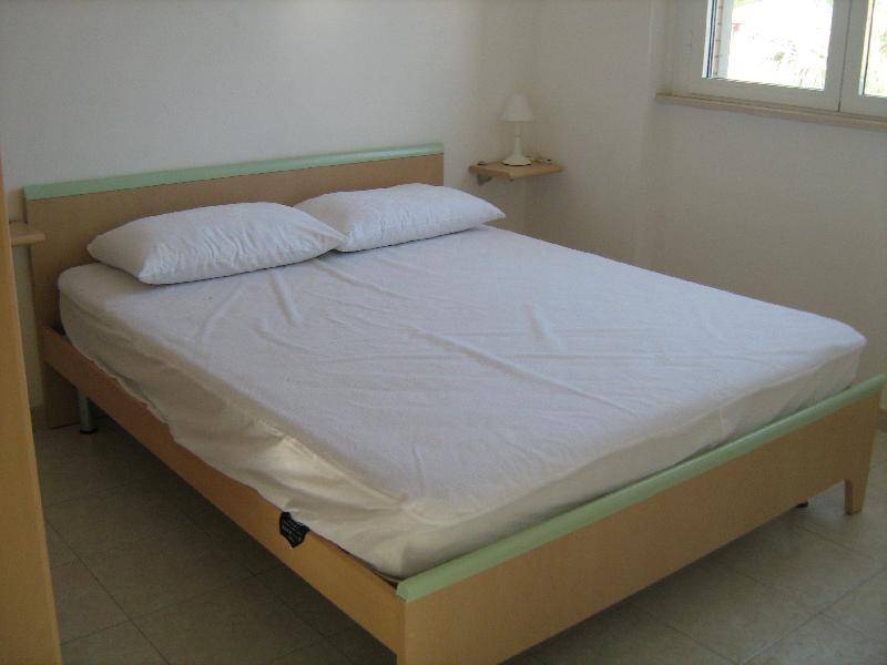 Appartamento via dei tulipani 109  - foto 2