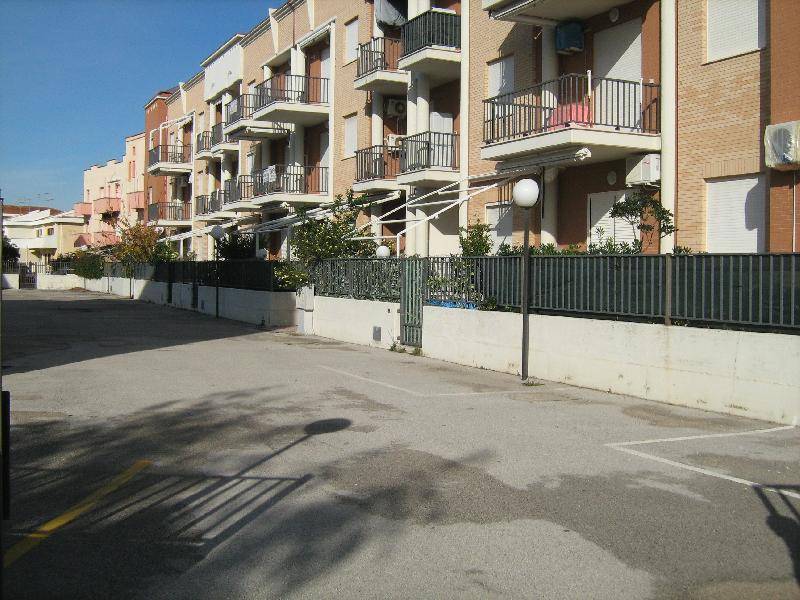 Appartamento via dei tulipani 109  - foto 4