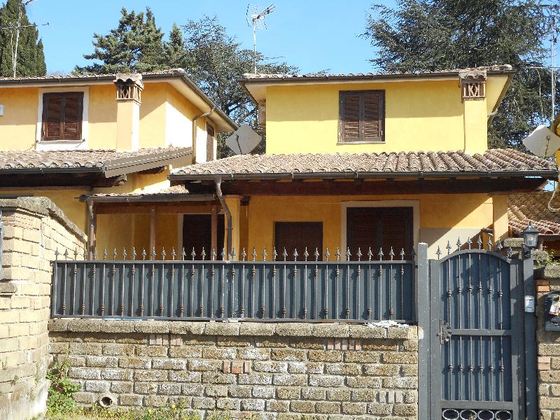 Villetta a schiera aranova  loading=