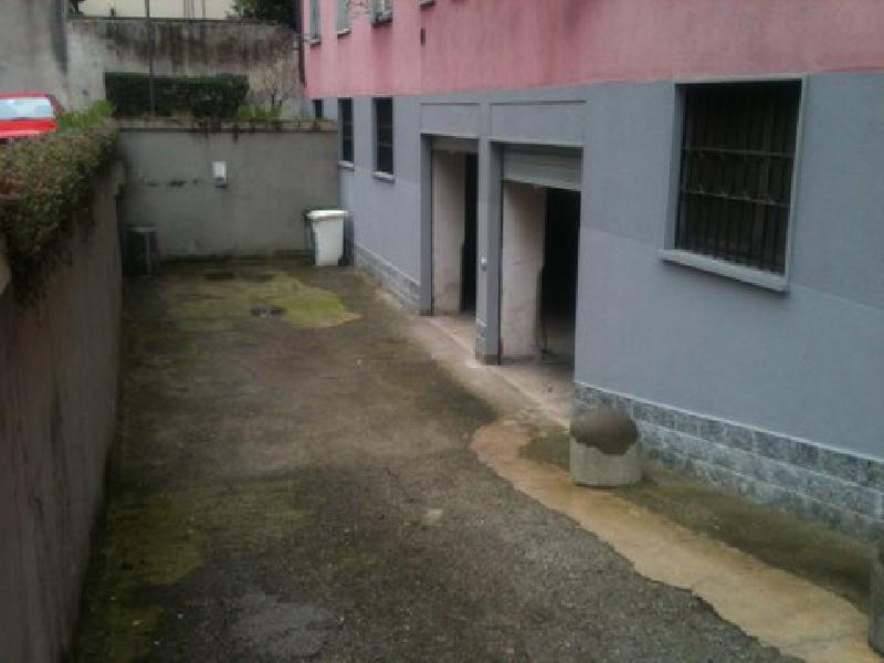 Locale commerciale via Luigi Biraghi 29 