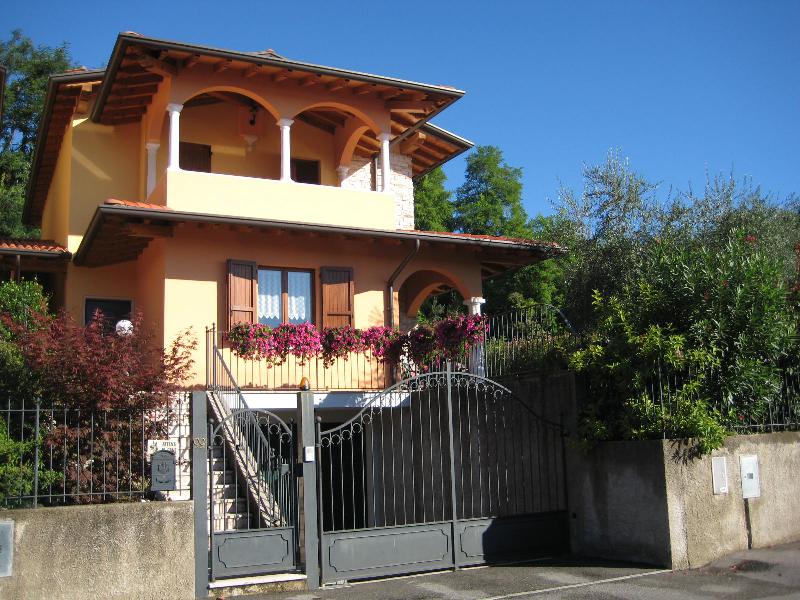 Casa indipendente via pozzo, 99, Salò