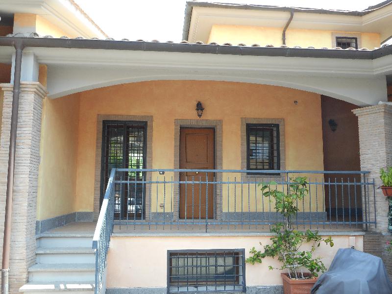 Villetta a schiera VIA ELINI  loading=