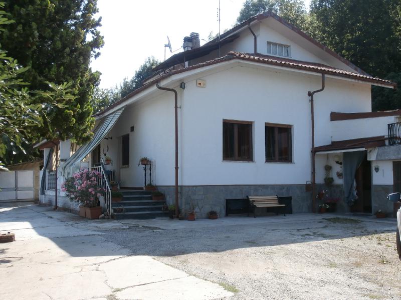 Villa strada Cerreto, Gassino Torinese