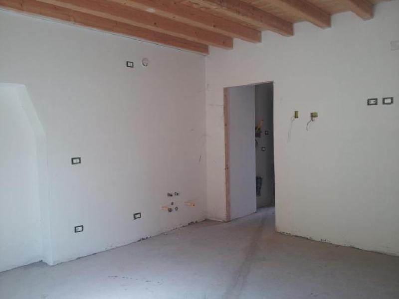 Appartamento via Martiri della Libertà 4  - foto 2