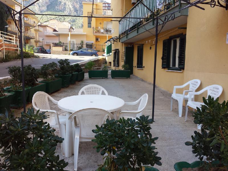 Appartamento via faraona 2  loading=