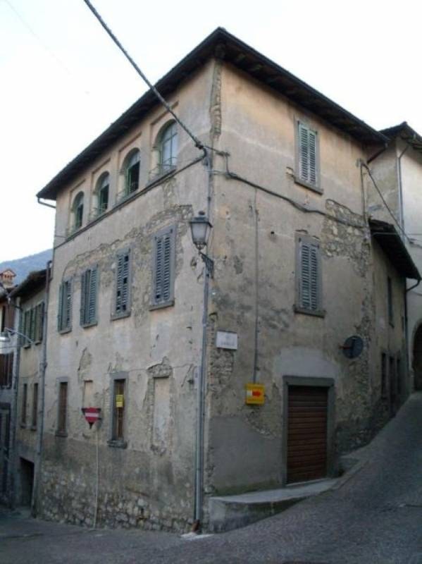 Palazzo - Stabile via IV novembre ang. via garibaldi, Casazza