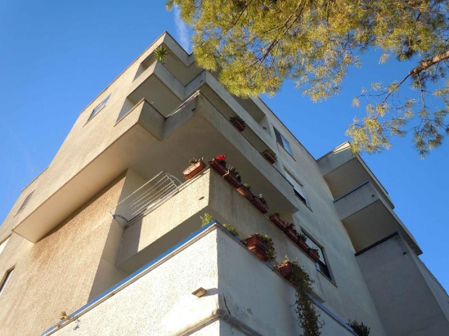 Appartamento via Corsica 140 