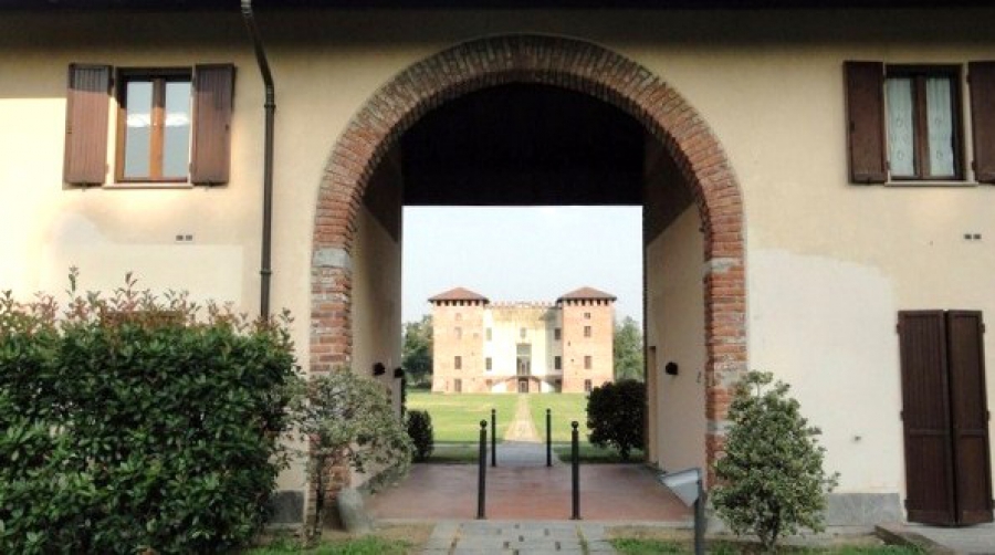 Appartamento castello di tolcinasco  loading=