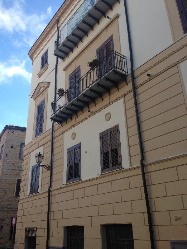 Appartamento piazza santa chiara  loading=
