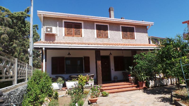 Bed & Breakfast v. mameli 7, Posada