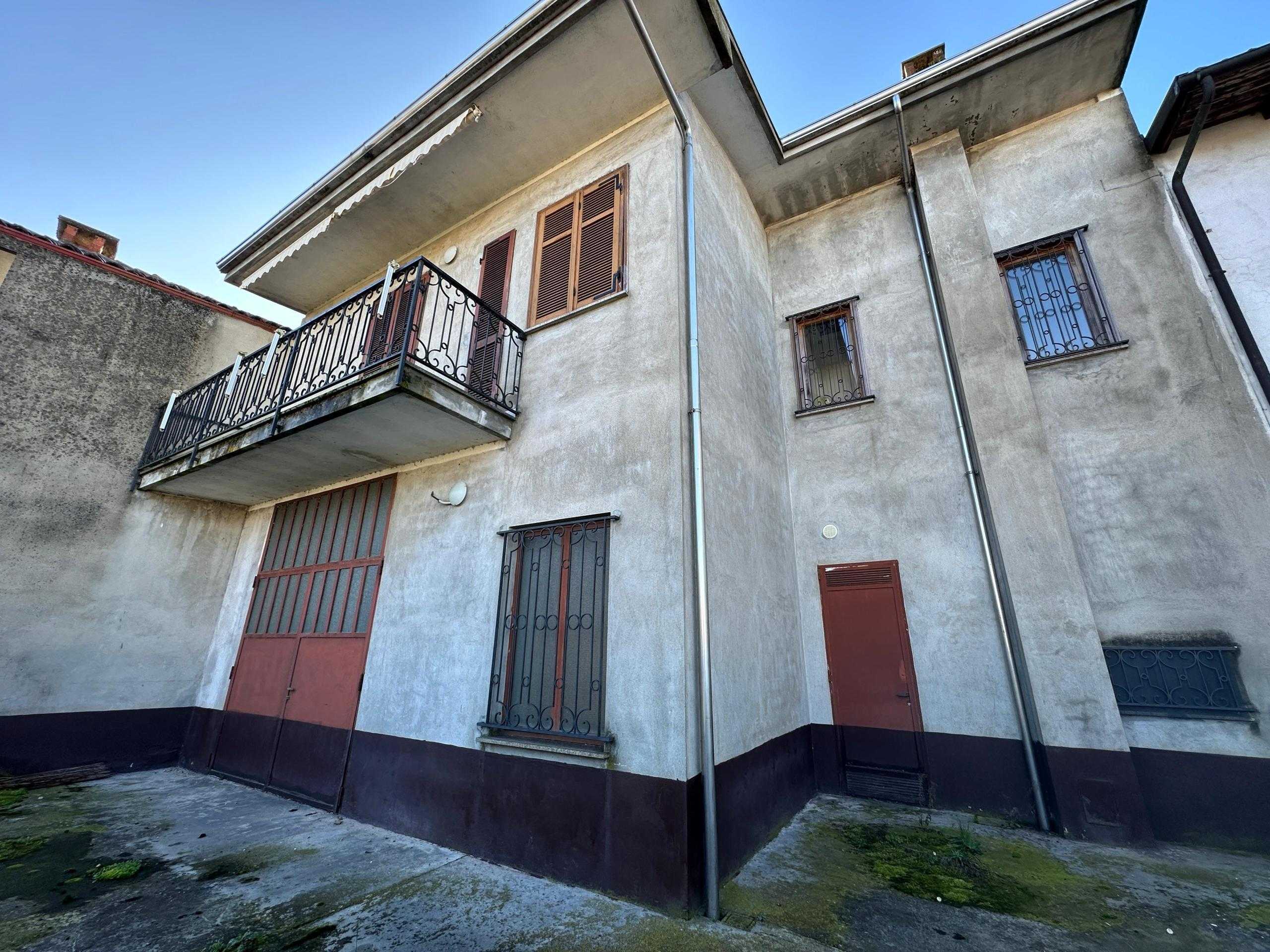 Porzione di casa in Vendita a Borgo Vercelli Via Giuseppe Verdi