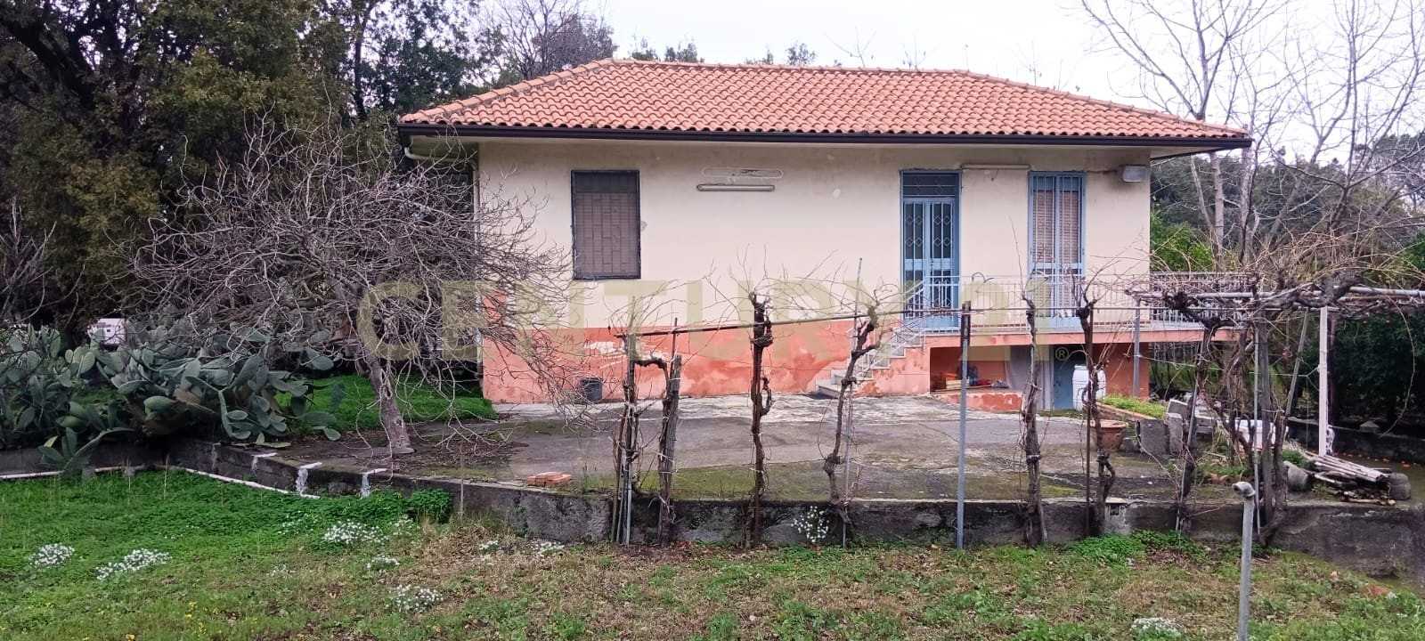Casa indipendente in Vendita a Zafferana Etnea Via Fossa Gelata