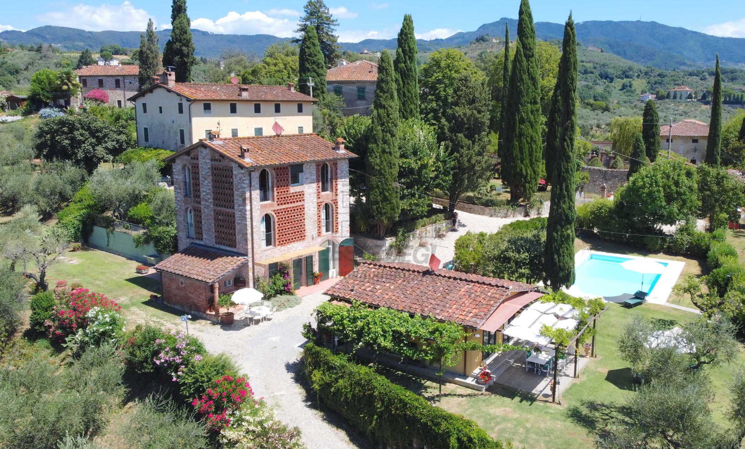 Casa indipendente in Vendita a Lucca Via di Mammoli