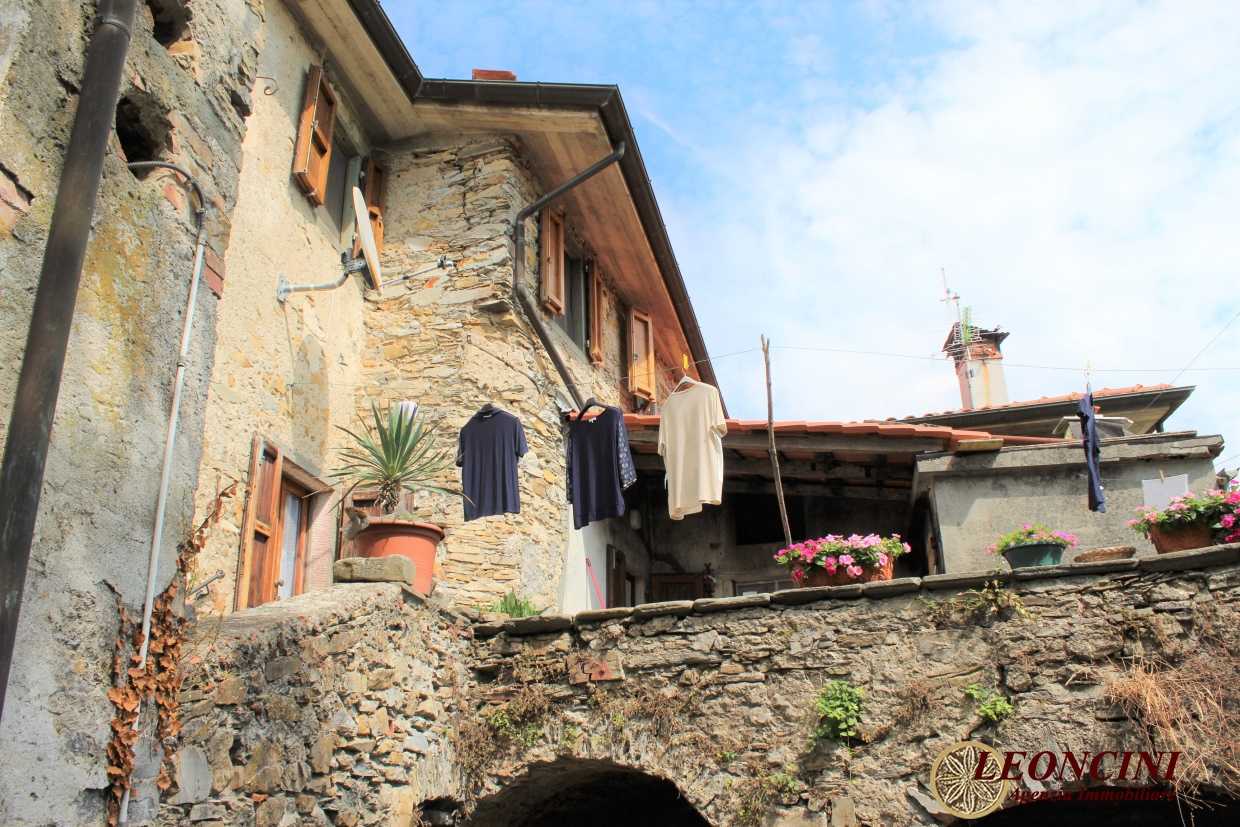 Casale in Vendita a Bagnone Via Mochignano