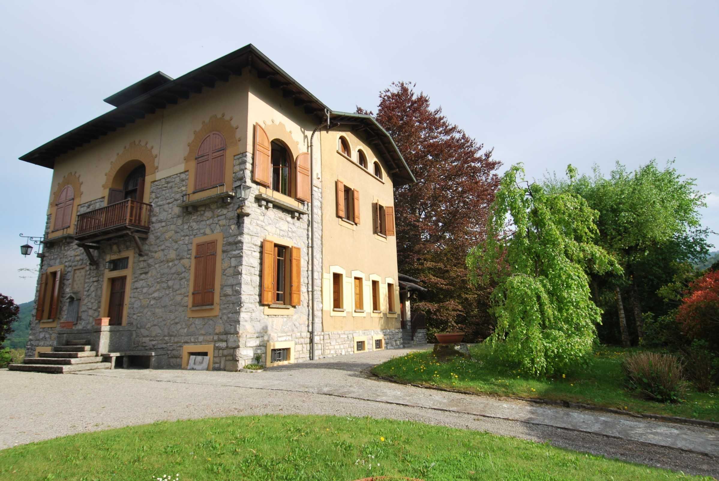 Casa indipendente in Vendita a Alta Valle Intelvi via Alessandro Volta