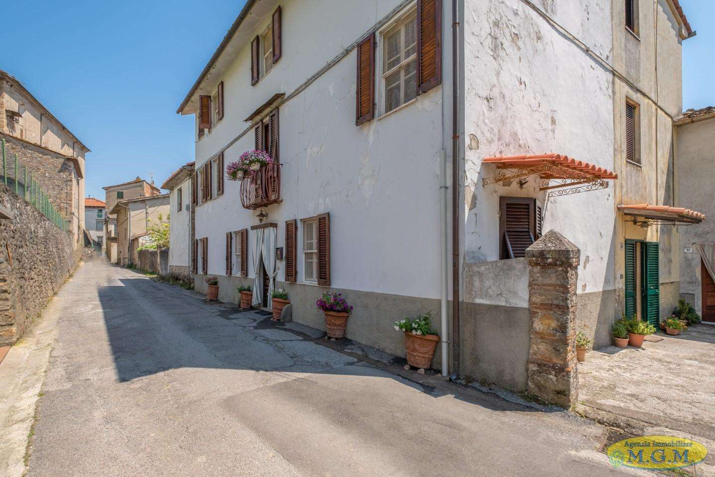 Palazzo - Stabile in Vendita a Capannori Via della Ruga,