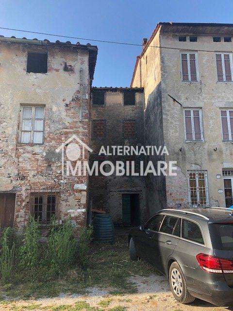 casa indipendente in vendita a Lucca in zona Sant'Angelo in Campo