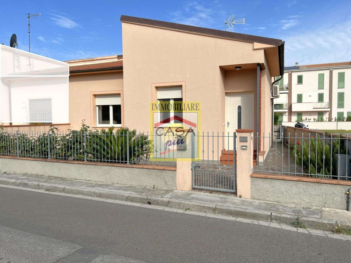 Casa Bi - Trifamiliare in Vendita a Cascina Via Stradiola,