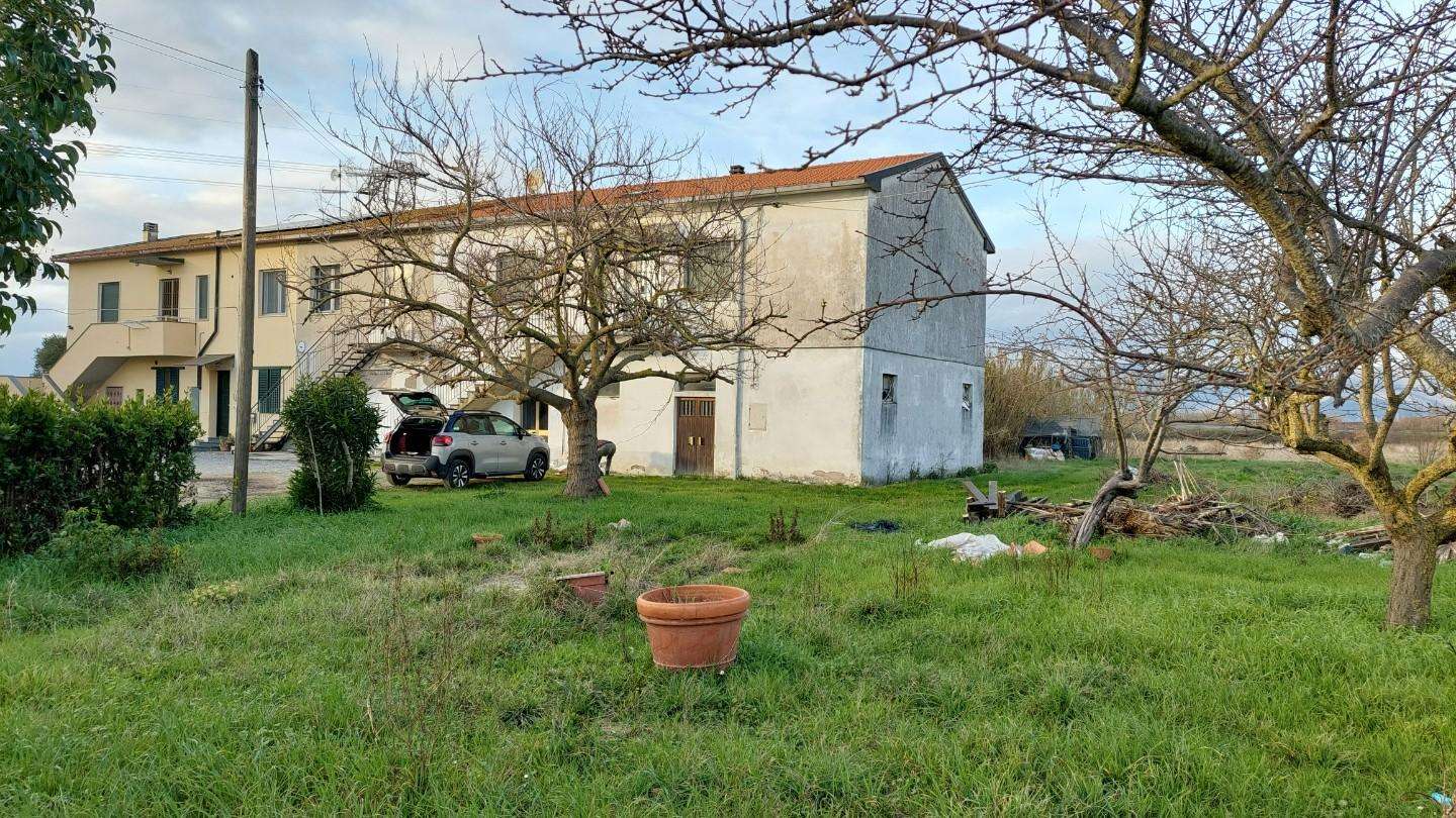appartamento in vendita a Crespina Lorenzana in zona Cenaia