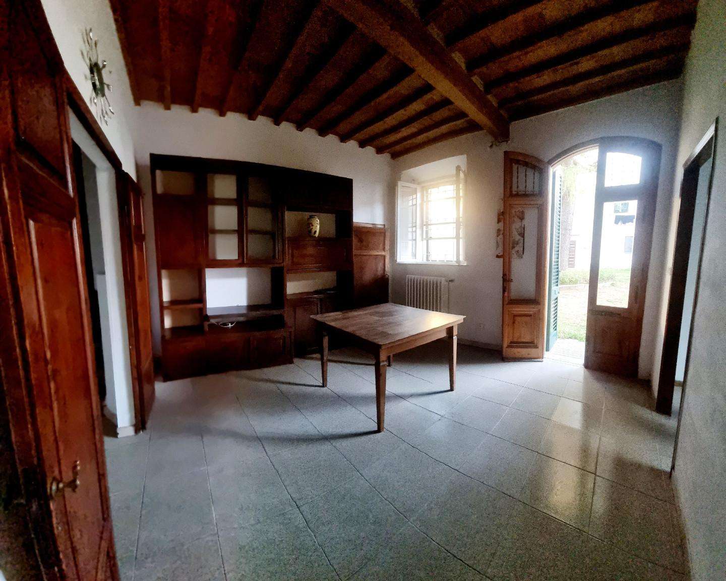Palazzo - Stabile in Vendita a Collesalvetti Via Umberto I, 57014
