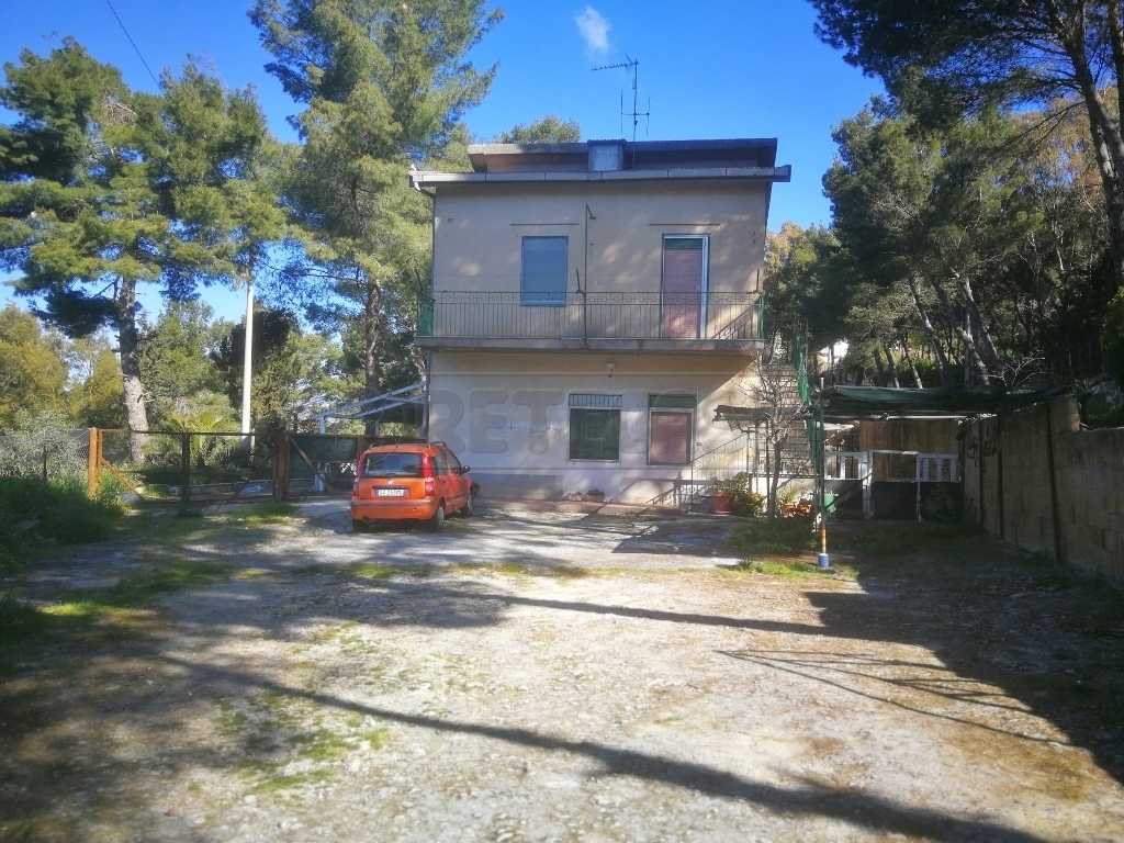 Casa indipendente in Vendita a Caltanissetta Strada Statale 122bis