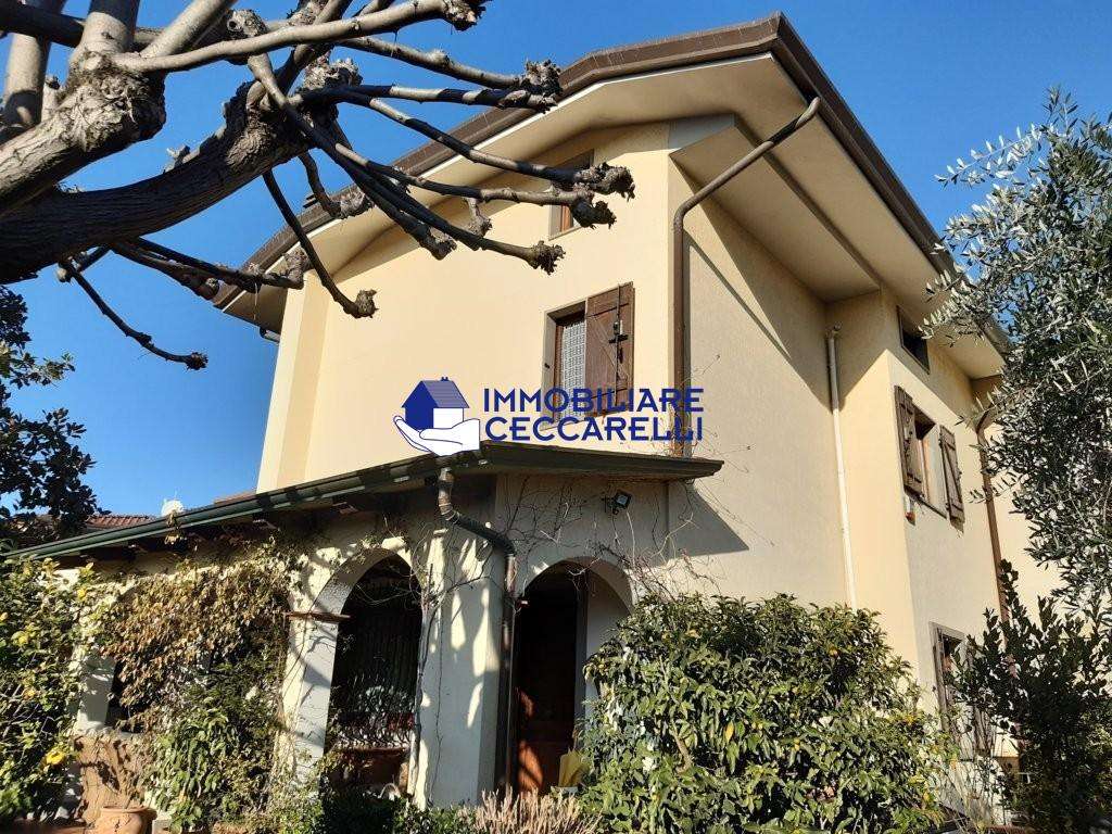 Casa Bi - Trifamiliare in Vendita a Montignoso Via Debbia Nuova,