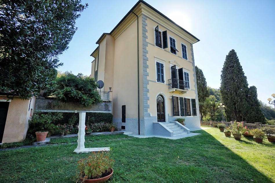 Villa in Vendita a Carrara Carrara MS,